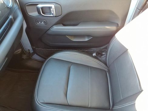 Used 2023 Jeep Gladiator Overland w/ Cold Weather Group image 31