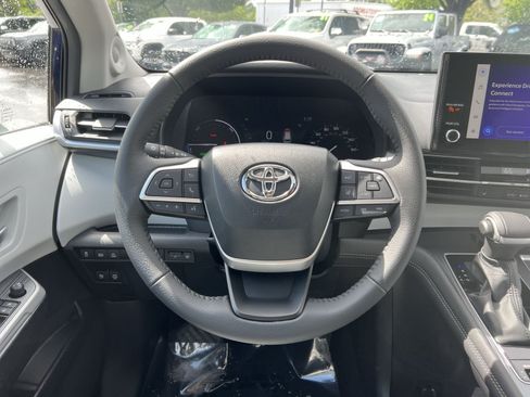 Used 2025 Toyota Sienna XLE w/ XLE Plus Package AWD/4WD image 16