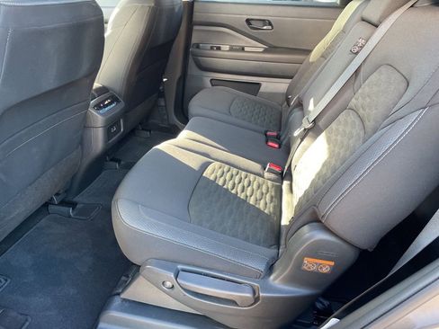 Used 2025 Nissan Pathfinder SV image 45