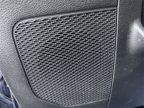 Used 2019 Jeep Wrangler Unlimited Sahara image 14