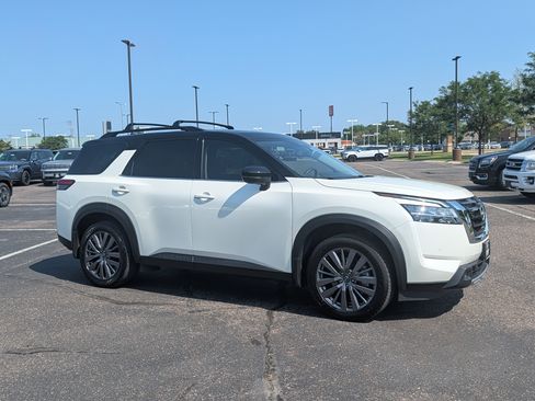 Used 2023 Nissan Pathfinder SL w/ SL Premium Package AWD/4WD image 7