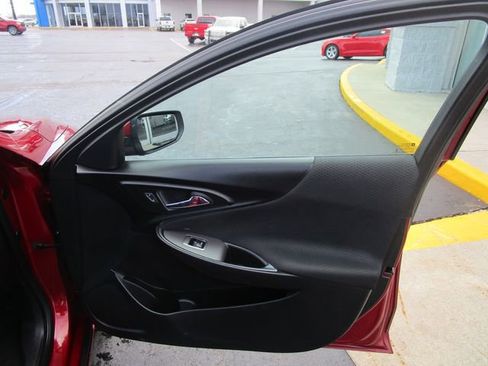 Used 2018 Chevrolet Malibu LT image 24