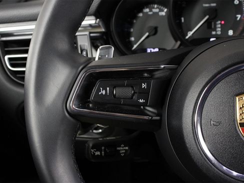 Used 2025 Porsche Macan image 14