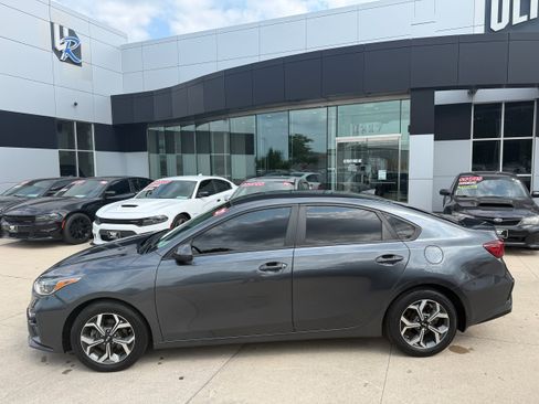 Used 2021 Kia Forte LXS FWD image 2