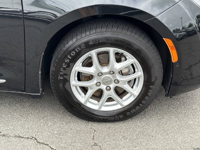 Used 2020 Chrysler Pacifica Touring-L FWD image 7