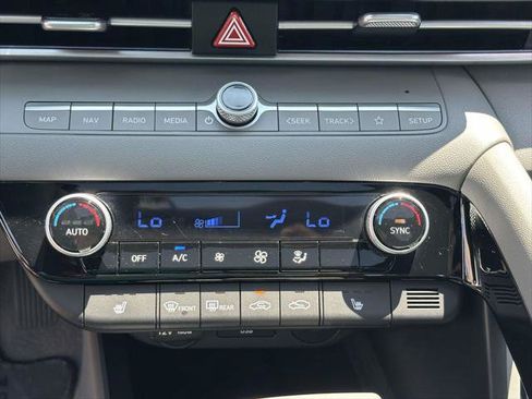Used 2025 Hyundai Elantra SEL FWD image 22