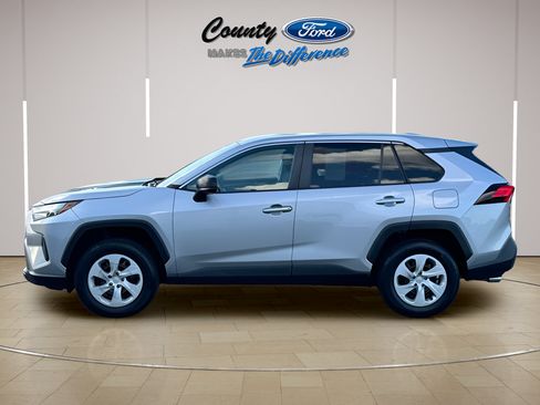 Used 2023 Toyota RAV4 LE FWD image 3