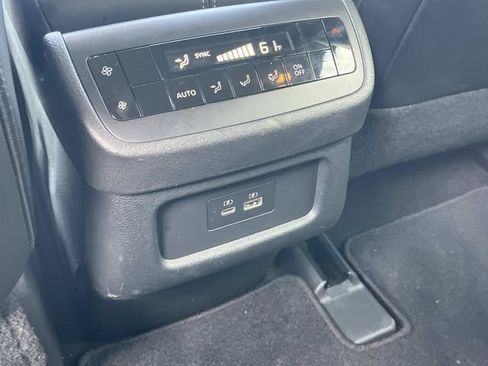 Used 2024 Nissan Pathfinder SL FWD image 22