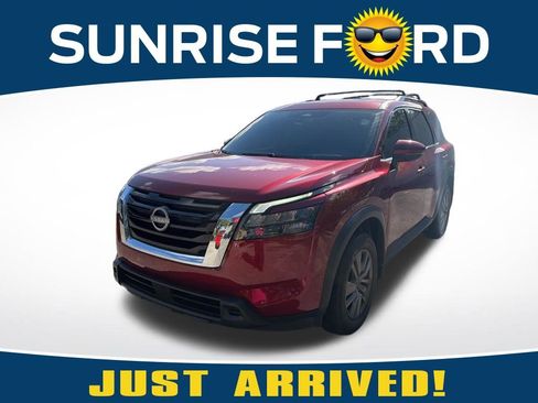 Used 2024 Nissan Pathfinder SV w/ SV Premium Package FWD image 1