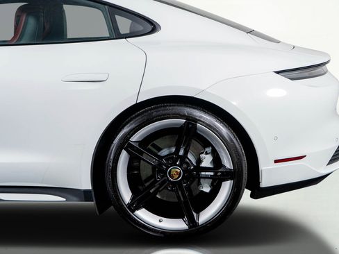 Used 2024 Porsche Taycan 4S w/ Premium Package image 29