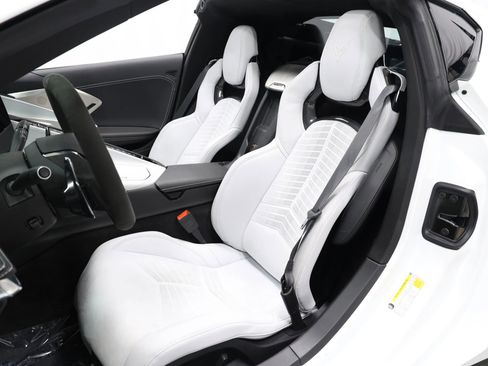 Used 2024 Chevrolet Corvette Stingray Preferred Cpe w/ 2LT image 17