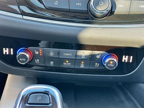 Used 2020 Buick Enclave Premium w/ Sun and Sites Package image 16