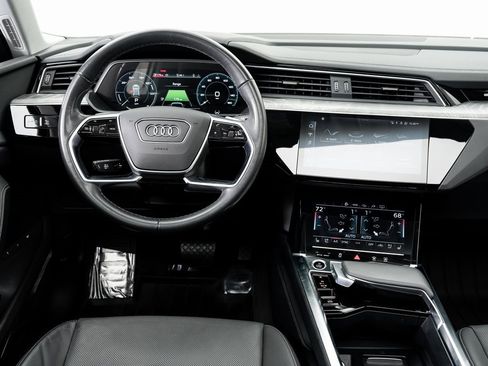 Used 2024 Audi Q8 e-tron Premium Plus image 15