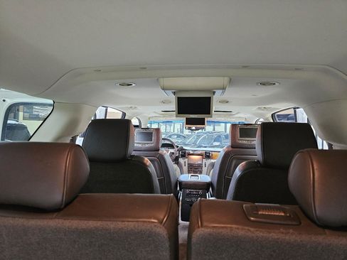 Used 2013 Cadillac Escalade ESV Platinum RWD image 13