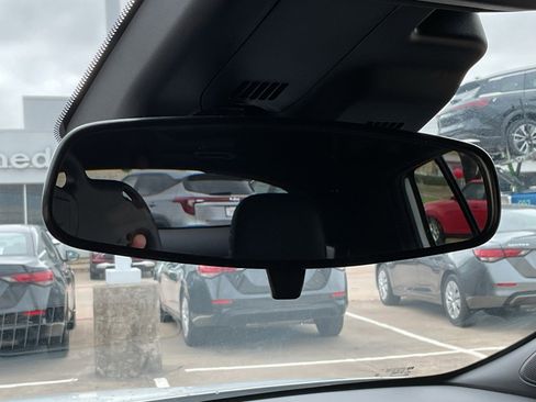 Used 2025 Buick Envista Preferred image 29