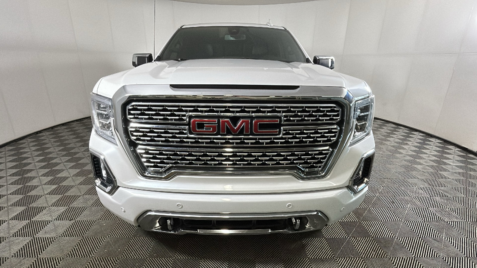 Used 2021 GMC Sierra 1500 Denali w/ Driver Alert Package II AWD/4WD image 9