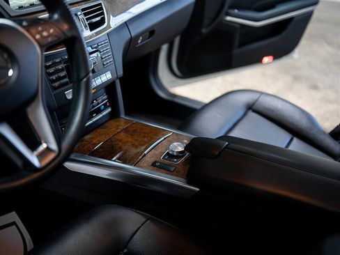 Used 2014 Mercedes-Benz E 350 4MATIC Sedan image 21