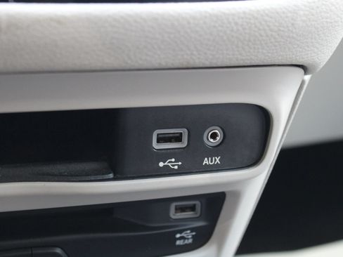 Used 2018 Chrysler Pacifica Limited w/ Advanced Safetytec Group FWD image 32