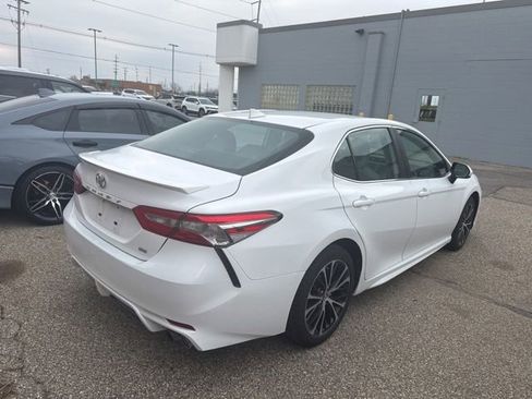 Used 2019 Toyota Camry SE w/ Convenience Package image 5
