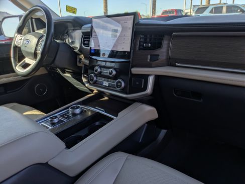 Used 2024 Ford Expedition Max Limited image 12