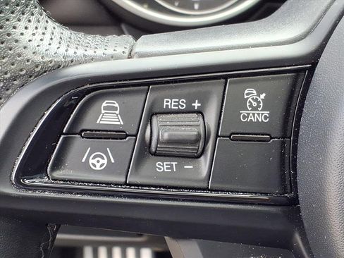 Used 2022 Alfa Romeo Giulia Ti image 18