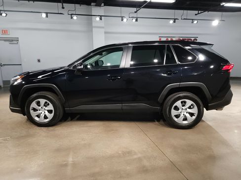 Used 2025 Toyota RAV4 LE AWD/4WD image 4