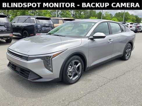 Used 2025 Kia K4 FWD image 3