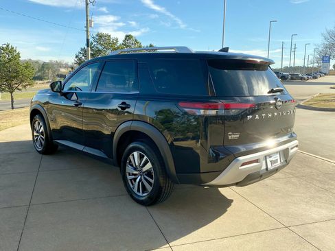Used 2025 Nissan Pathfinder SL image 4