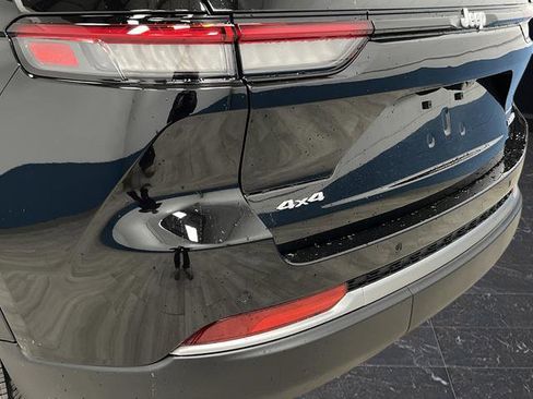 New 2026 Jeep Grand Cherokee Limited w/ Luxury Tech Group II image 35