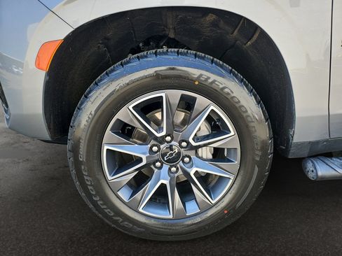 Used 2024 Chevrolet Suburban Z71 w/ Luxury Package AWD/4WD image 41