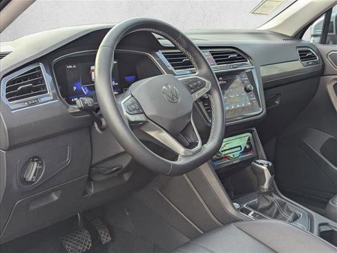 Used 2022 Volkswagen Tiguan SE image 10