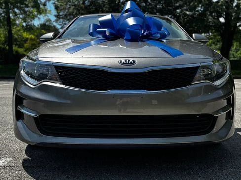Used 2018 Kia Optima LX FWD image 2