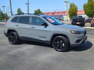 Used 2023 Jeep Cherokee Altitude Lux image 1