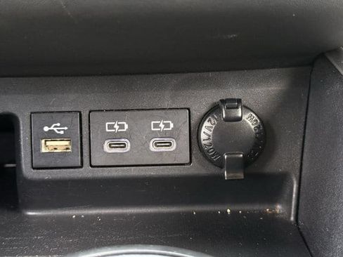 Used 2024 Toyota Highlander XLE FWD image 23