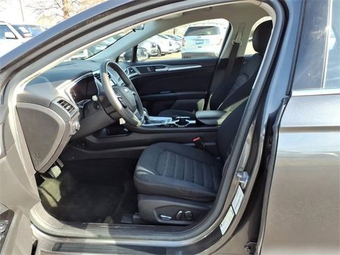 Used 2016 Ford Fusion SE image 4
