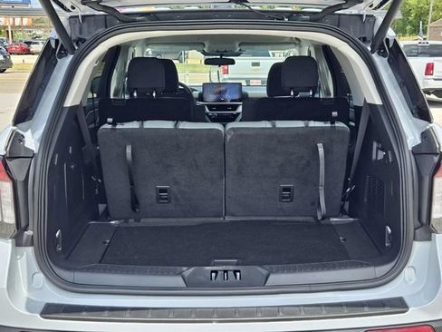 Used 2025 Ford Explorer Active RWD image 9