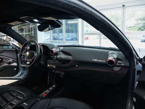 Used 2021 Ferrari F8 Tributo RWD image 35