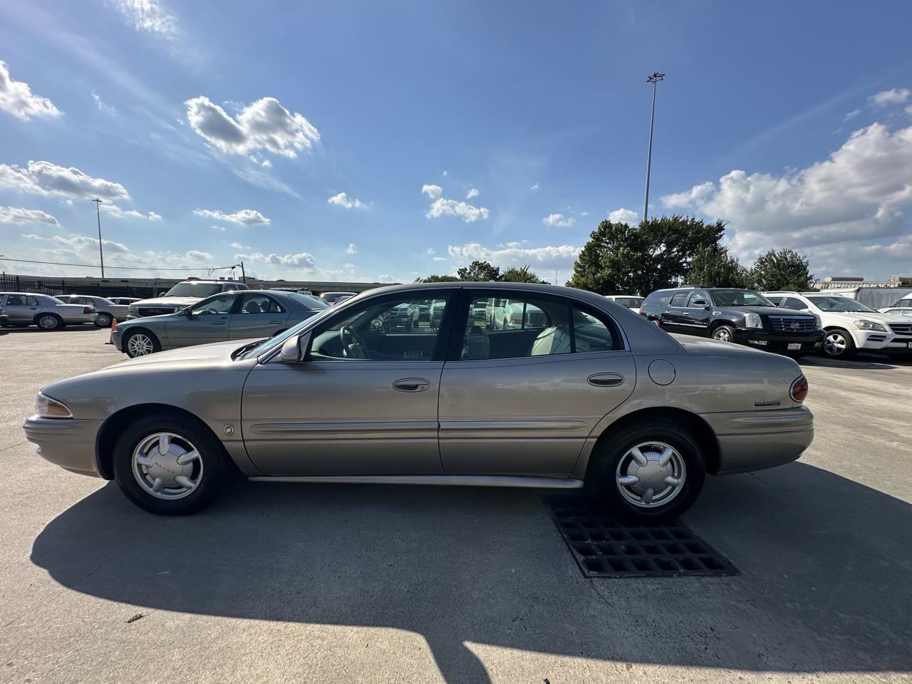 Used 2000 Buick Le Sabre Custom w/ Prestige Opt Pkg FWD image 2