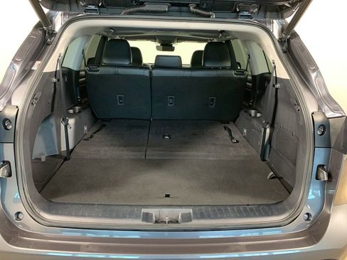 Used 2023 Toyota Highlander XLE AWD/4WD image 13