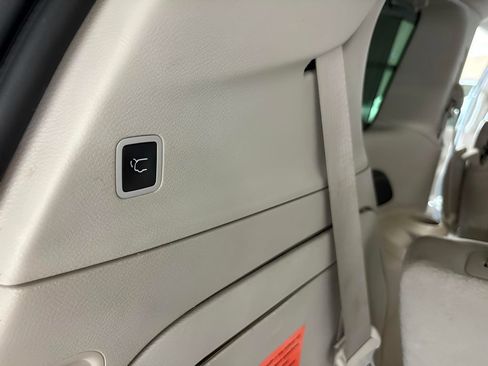 Used 2021 Chrysler Pacifica Touring-L FWD image 35
