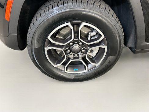 Used 2022 Jeep Grand Cherokee Trailhawk w/ Luxury Tech Group III image 11