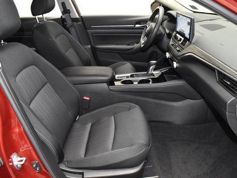 Used 2024 Nissan Altima 2.5 SV w/ SV Premium Package AWD/4WD image 28