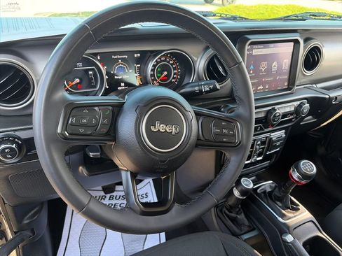 Used 2023 Jeep Gladiator Sport AWD/4WD image 20