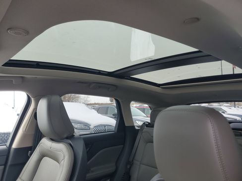 New 2026 Lincoln Corsair Premiere image 11