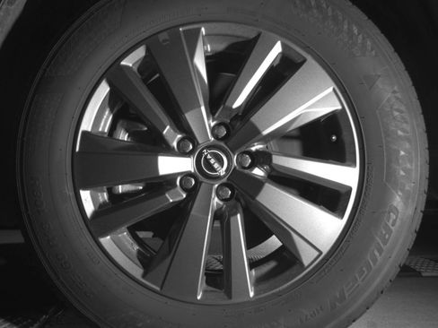 Used 2025 Nissan Pathfinder SV FWD image 15