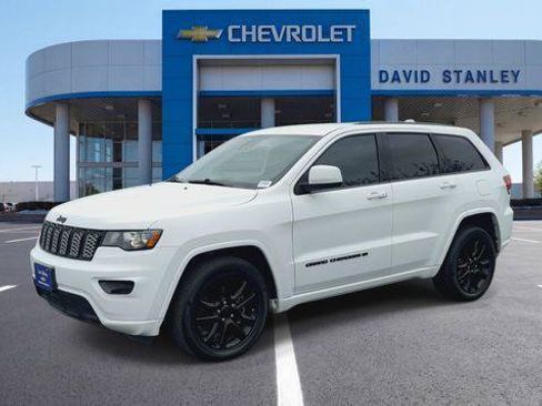 Used 2022 Jeep Grand Cherokee Laredo X RWD image 4