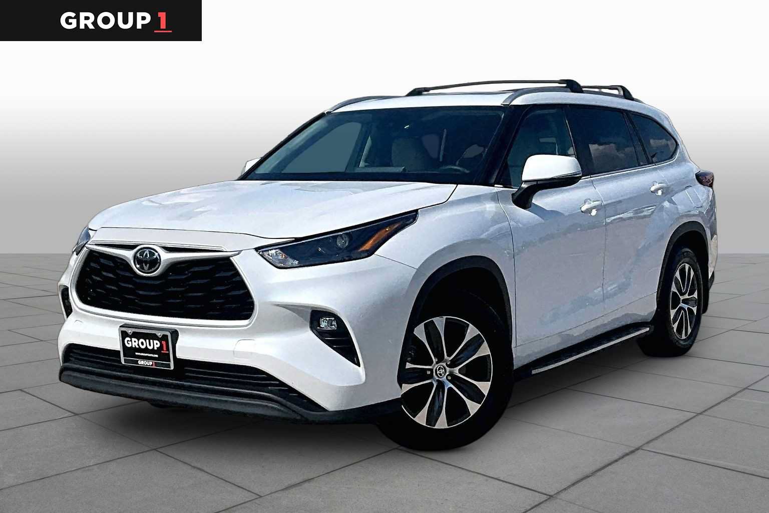 Used 2025 Toyota Highlander XLE FWD image 1