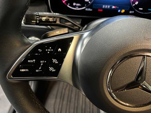 Used 2025 Mercedes-Benz GLC 300 4MATIC image 28