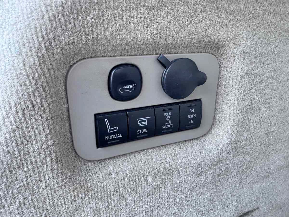Used 2012 Lincoln MKT AWD image 26