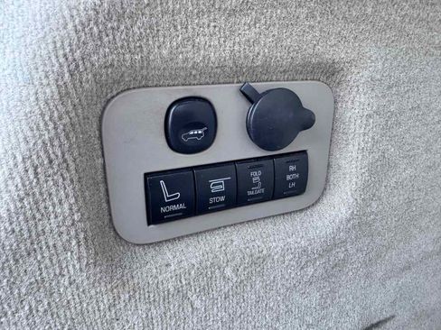 Used 2012 Lincoln MKT AWD image 26